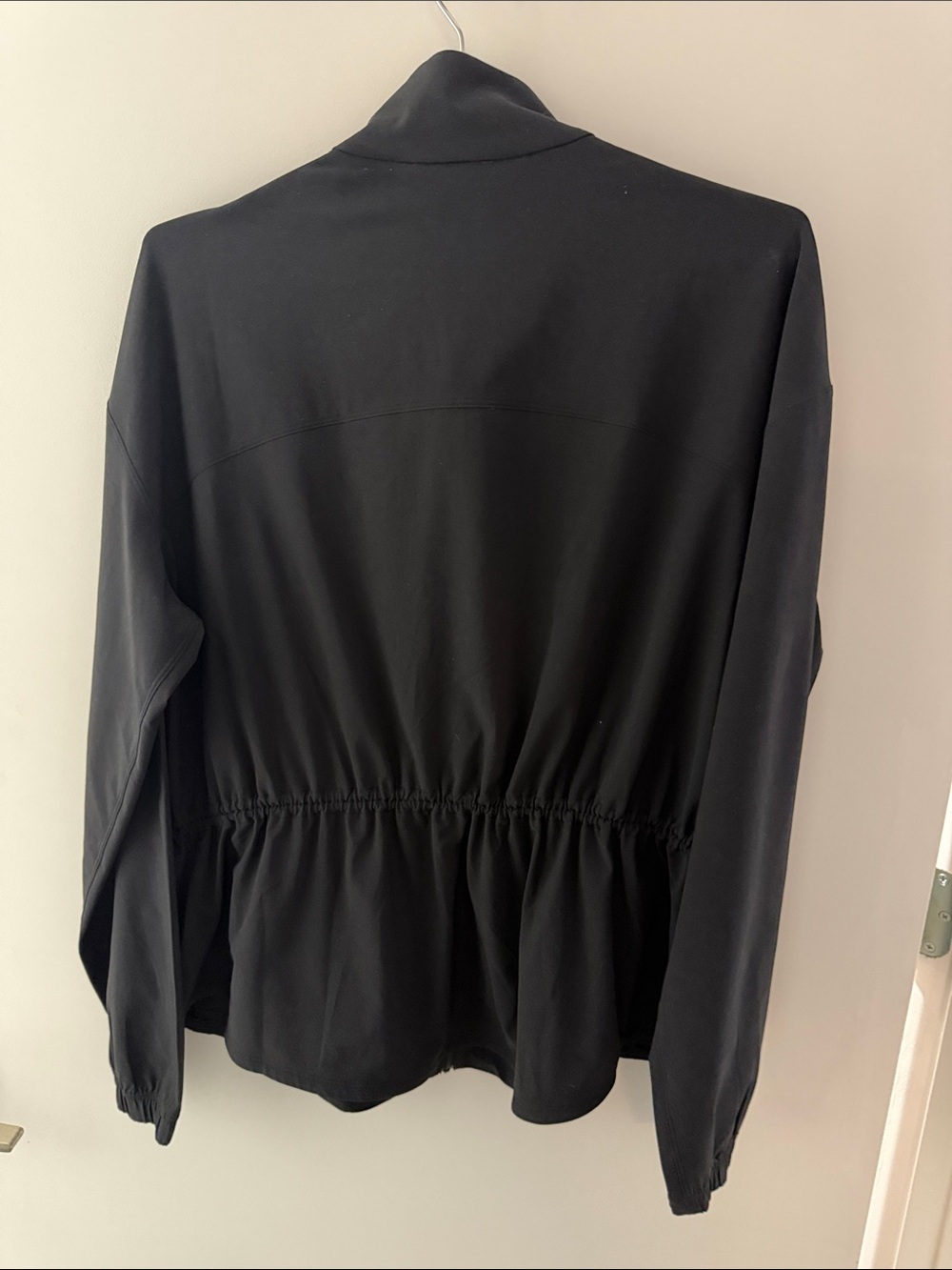 Lululemon Women’s Black Full-Zip Lightweight Jacket - Picture 2 of 3